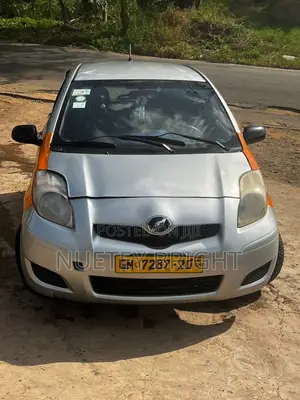 Toyota Vitz 1.3 FWD 3dr 2012 Silver