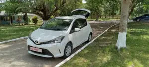 Toyota Vitz 1.0 FWD 5dr 2015 White