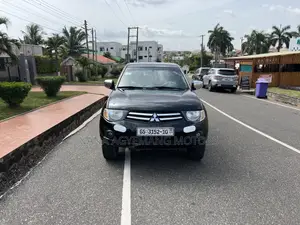 Mitsubishi L200 2010 Black