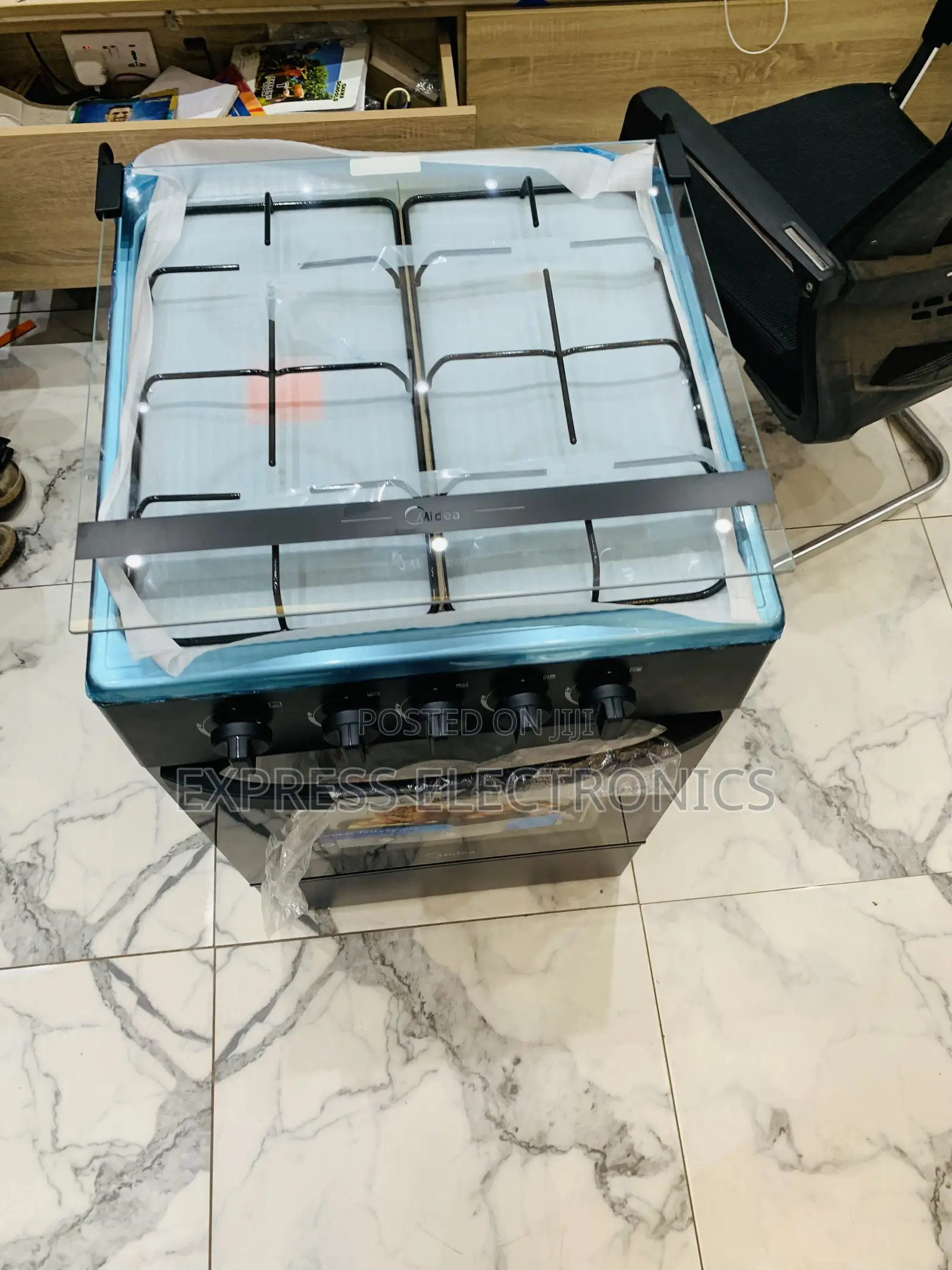 Grab the New Black Gas Cooker Oven 4burner Midea