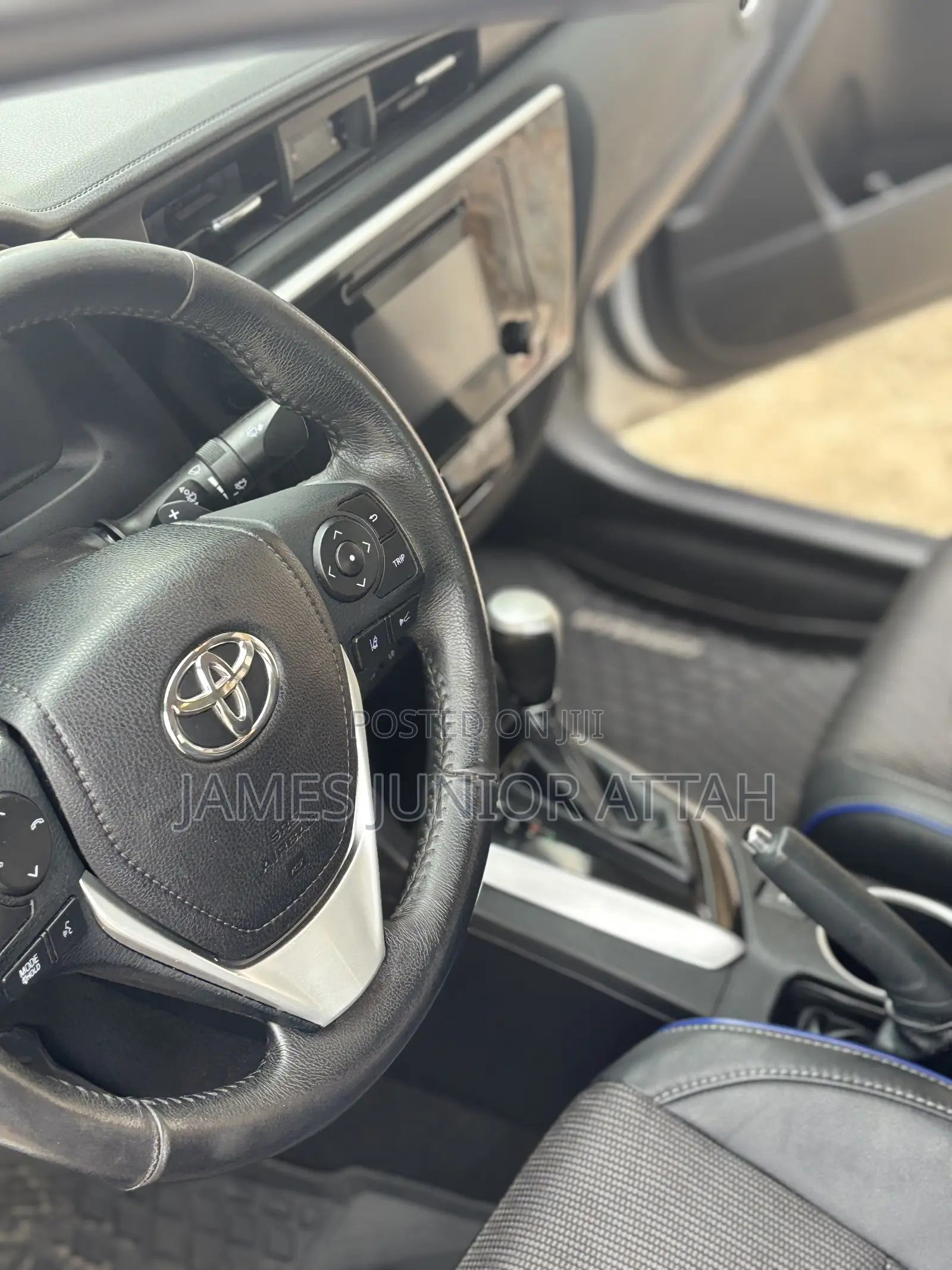 Toyota Corolla SE (1.8L 4cyl 2A) 2018 Silver