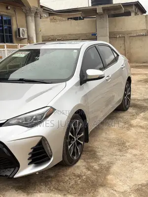 Toyota Corolla SE (1.8L 4cyl 2A) 2018 Silver