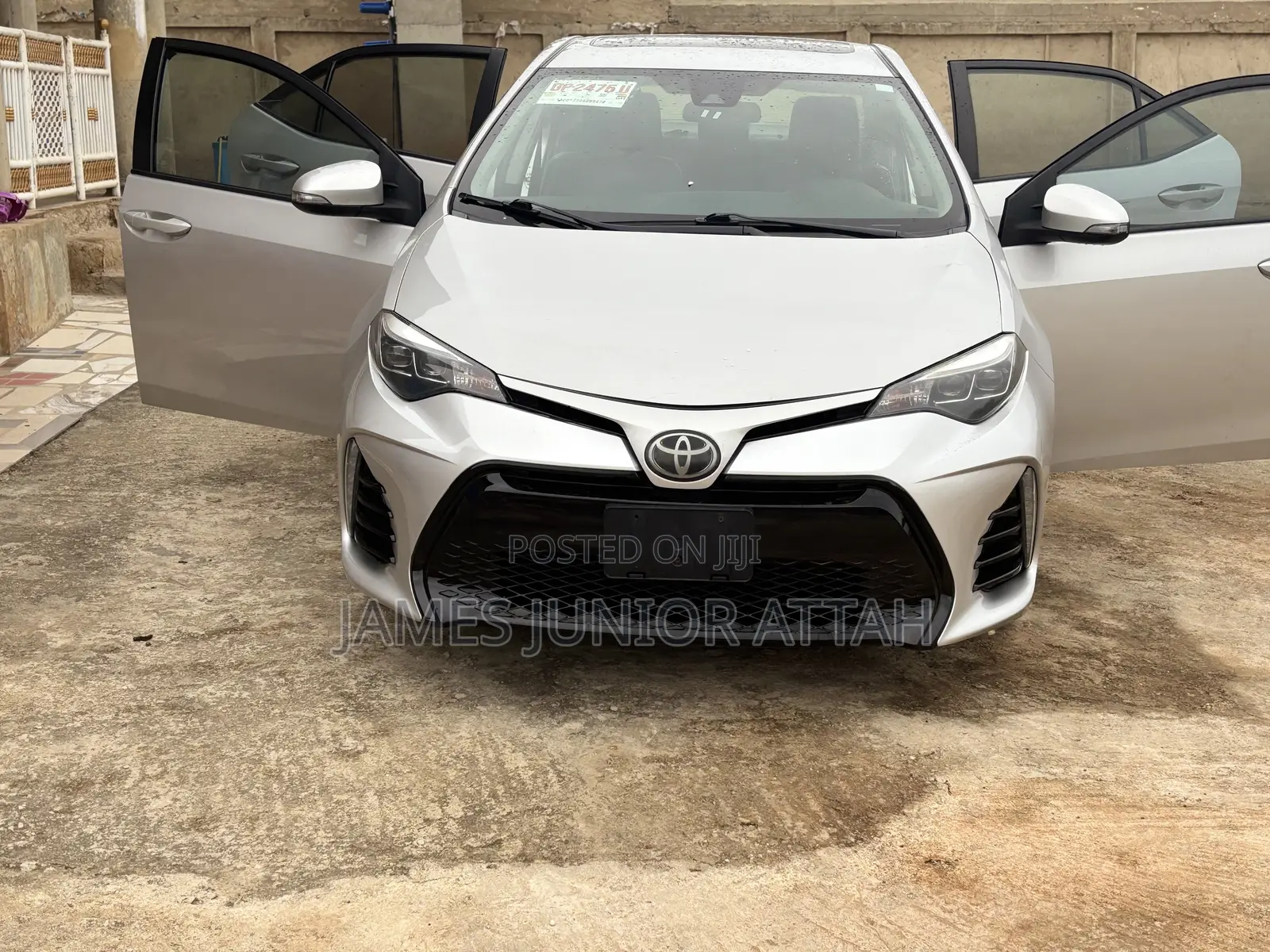 Toyota Corolla SE (1.8L 4cyl 2A) 2018 Silver