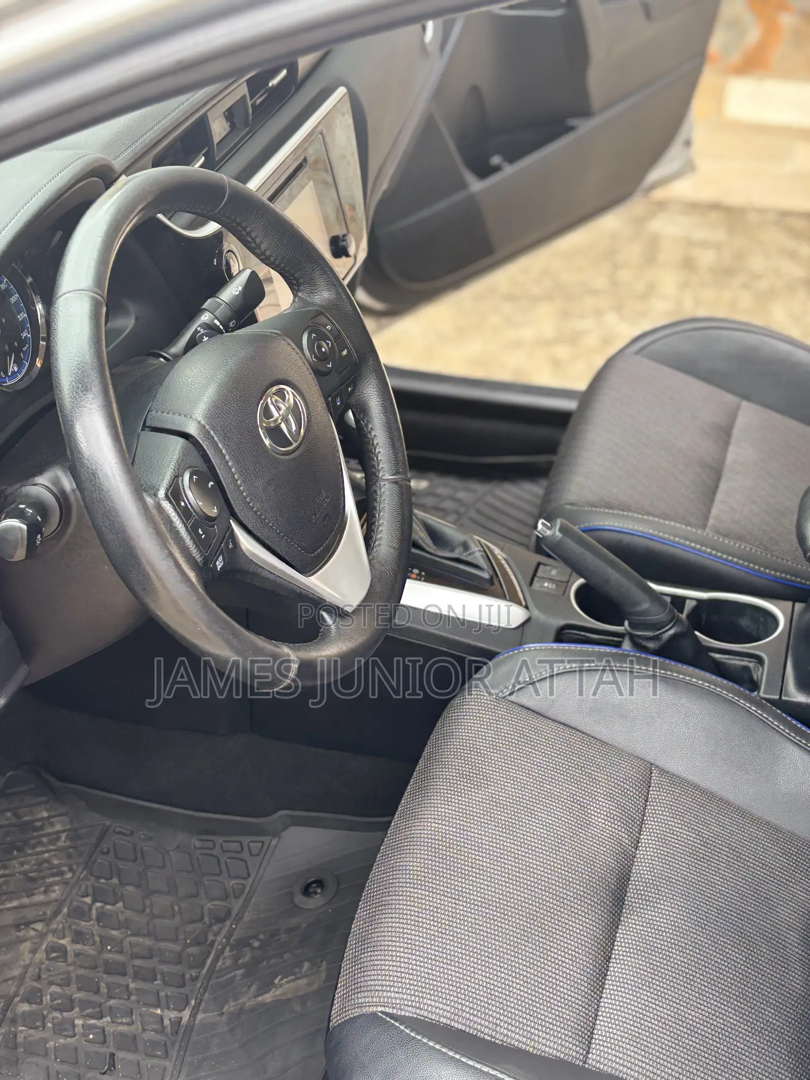 Toyota Corolla SE (1.8L 4cyl 2A) 2018 Silver