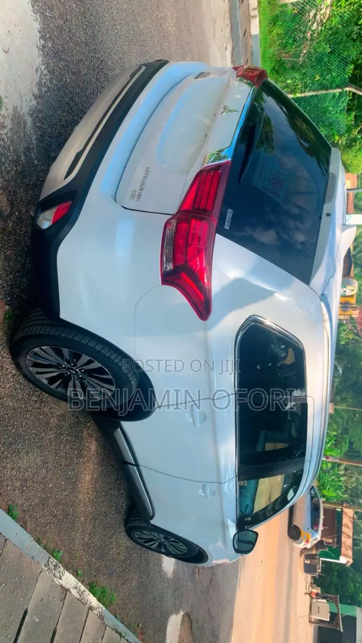 Mitsubishi Outlander SEL AWC 2019 White