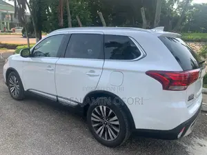 Mitsubishi Outlander SEL AWC 2019 White