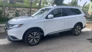 Mitsubishi Outlander SEL AWC 2019 White
