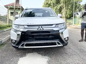 Mitsubishi Outlander SEL AWC 2019 White