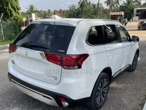 Mitsubishi Outlander SEL AWC 2019 White