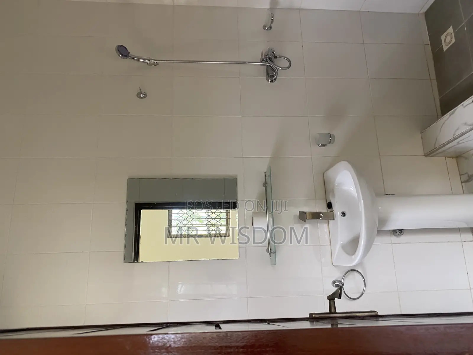 4bdrm Bungalow in Lakeside Estate for rent