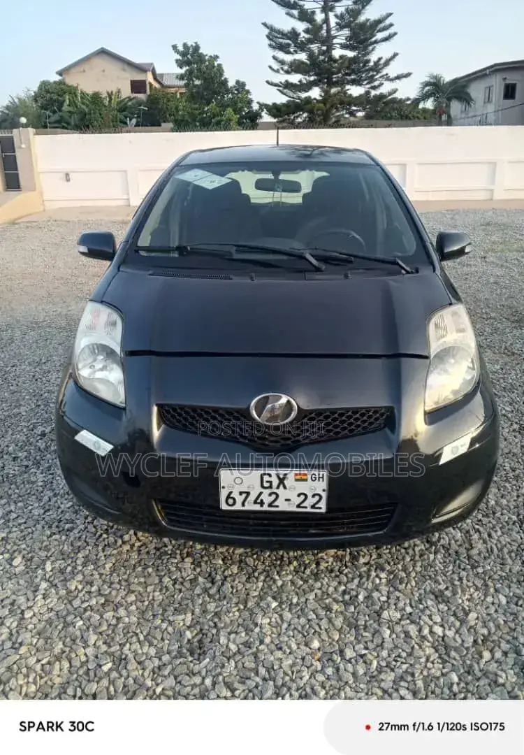 Toyota Vitz 1.0 FWD 5dr 2010 Black