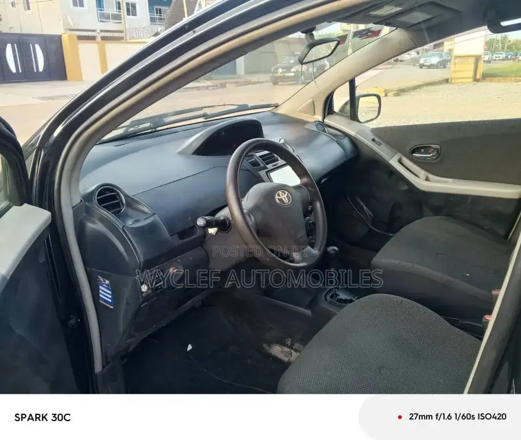 Toyota Vitz 1.0 FWD 5dr 2010 Black