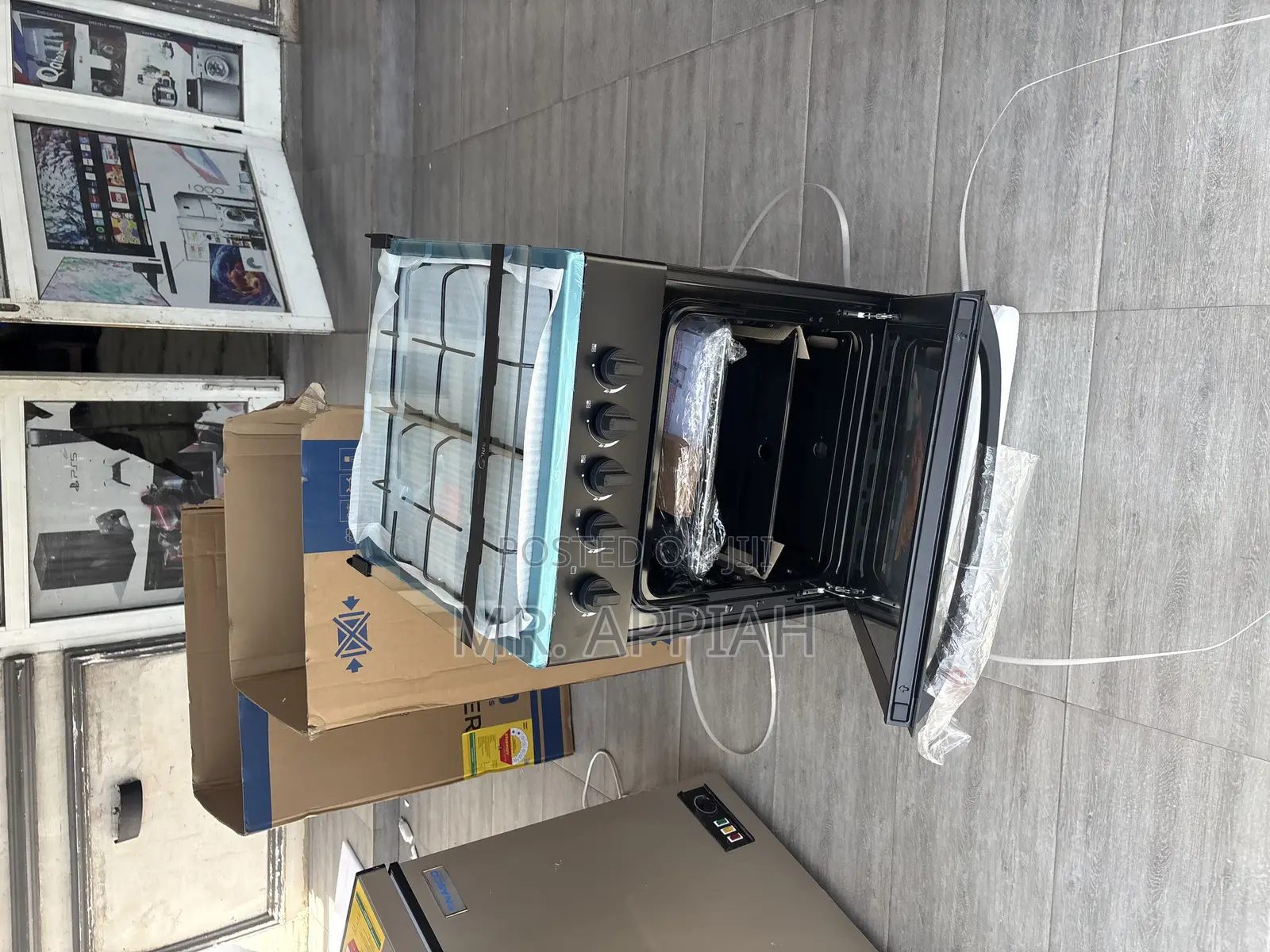 Get Unique Midea 4 Gas Burner With Grill and Grill(Black)50x50cm 