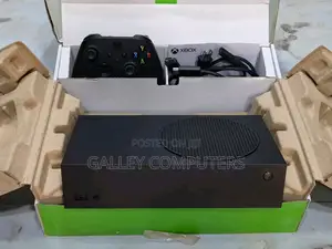 New in Box Xbox S With One Pad 5games