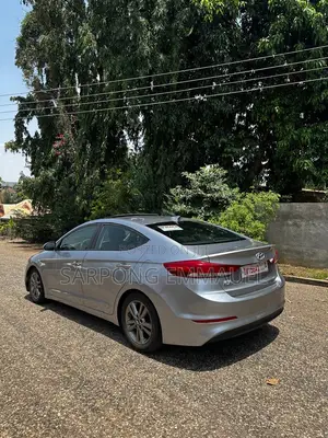 Hyundai Elantra 2017 Silver