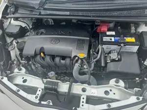 Toyota Vitz 1.5 FWD 5dr 2015 White