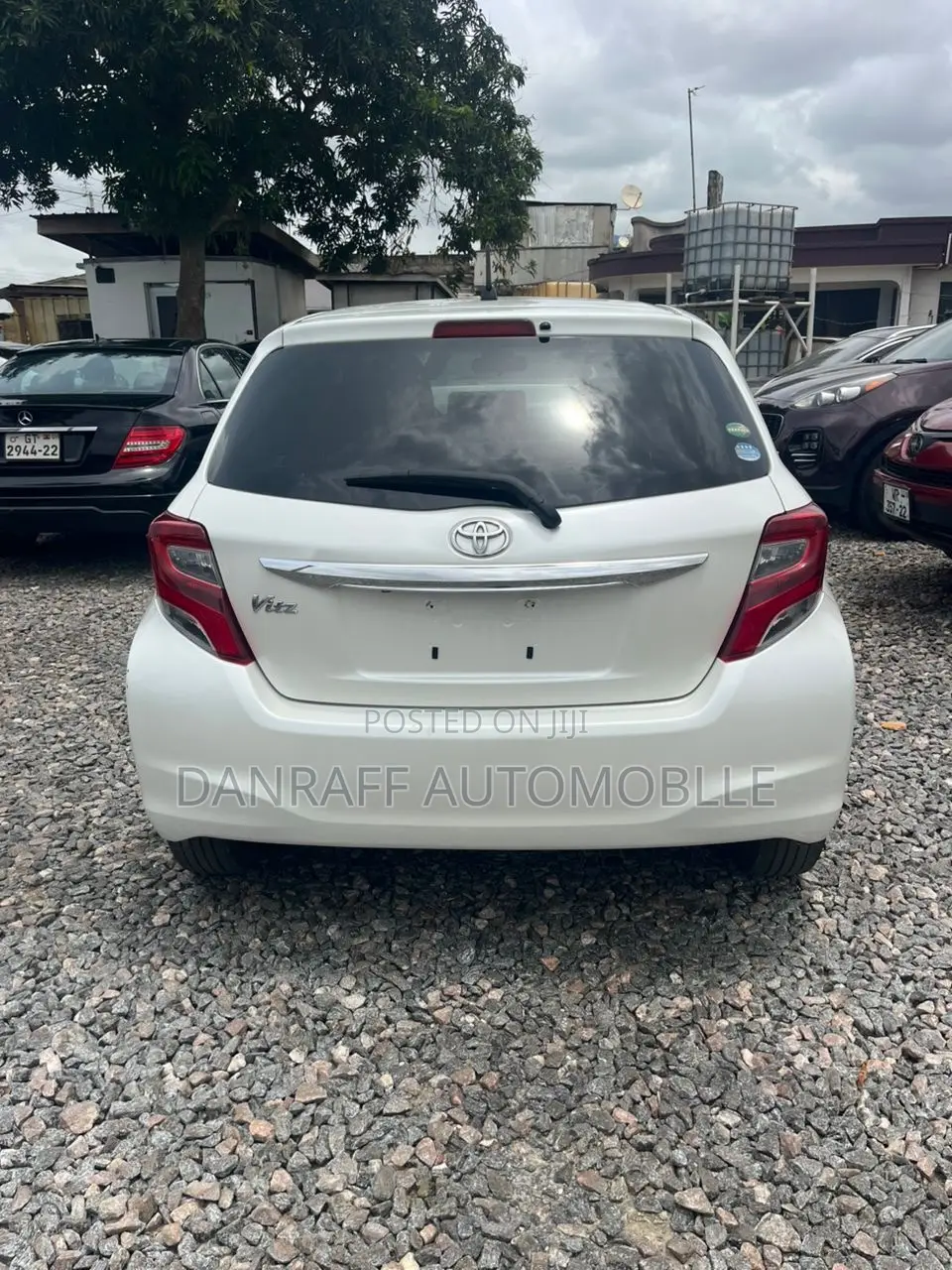 Toyota Vitz 1.5 FWD 5dr 2015 White