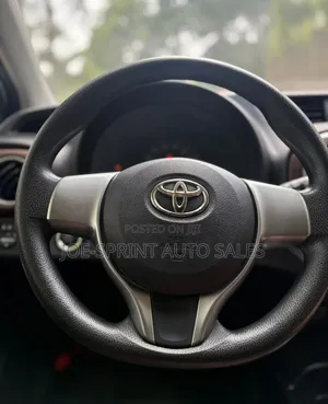 Toyota Vitz 1.3 FWD 3dr 2013 White