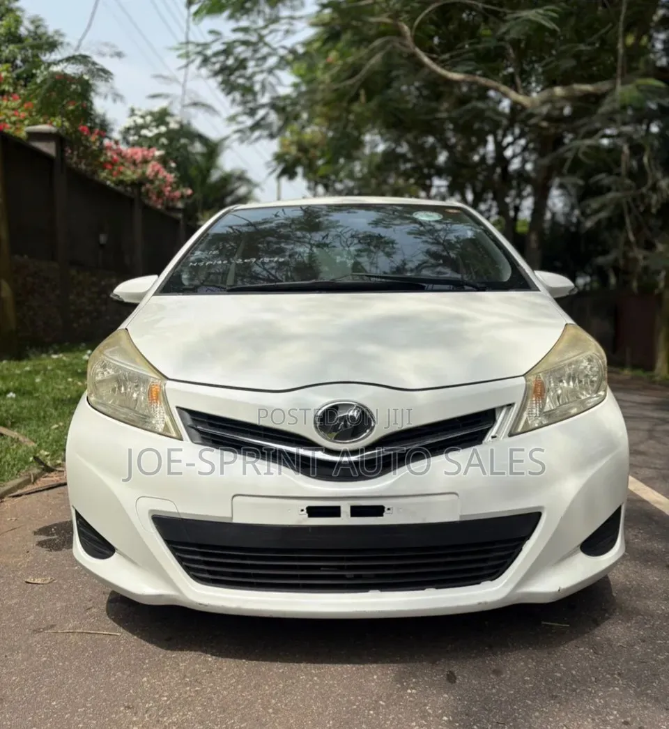 Toyota Vitz 1.3 FWD 3dr 2013 White