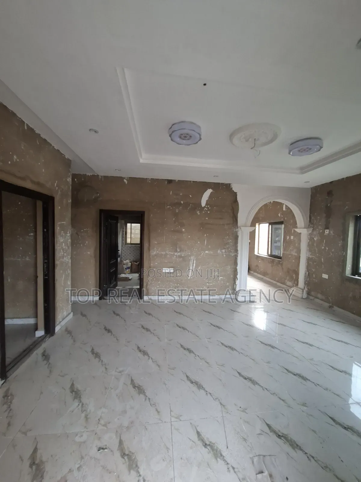 2bdrm Apartment in Madina Un, Zongo Junction for rent