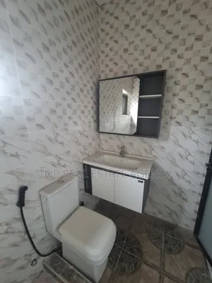 2bdrm Apartment in Madina Un, Zongo Junction for rent