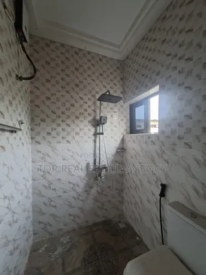 2bdrm Apartment in Madina Un, Zongo Junction for rent