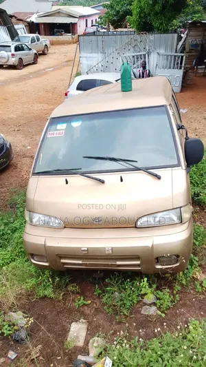 Hyundai H-100 2004 Gold