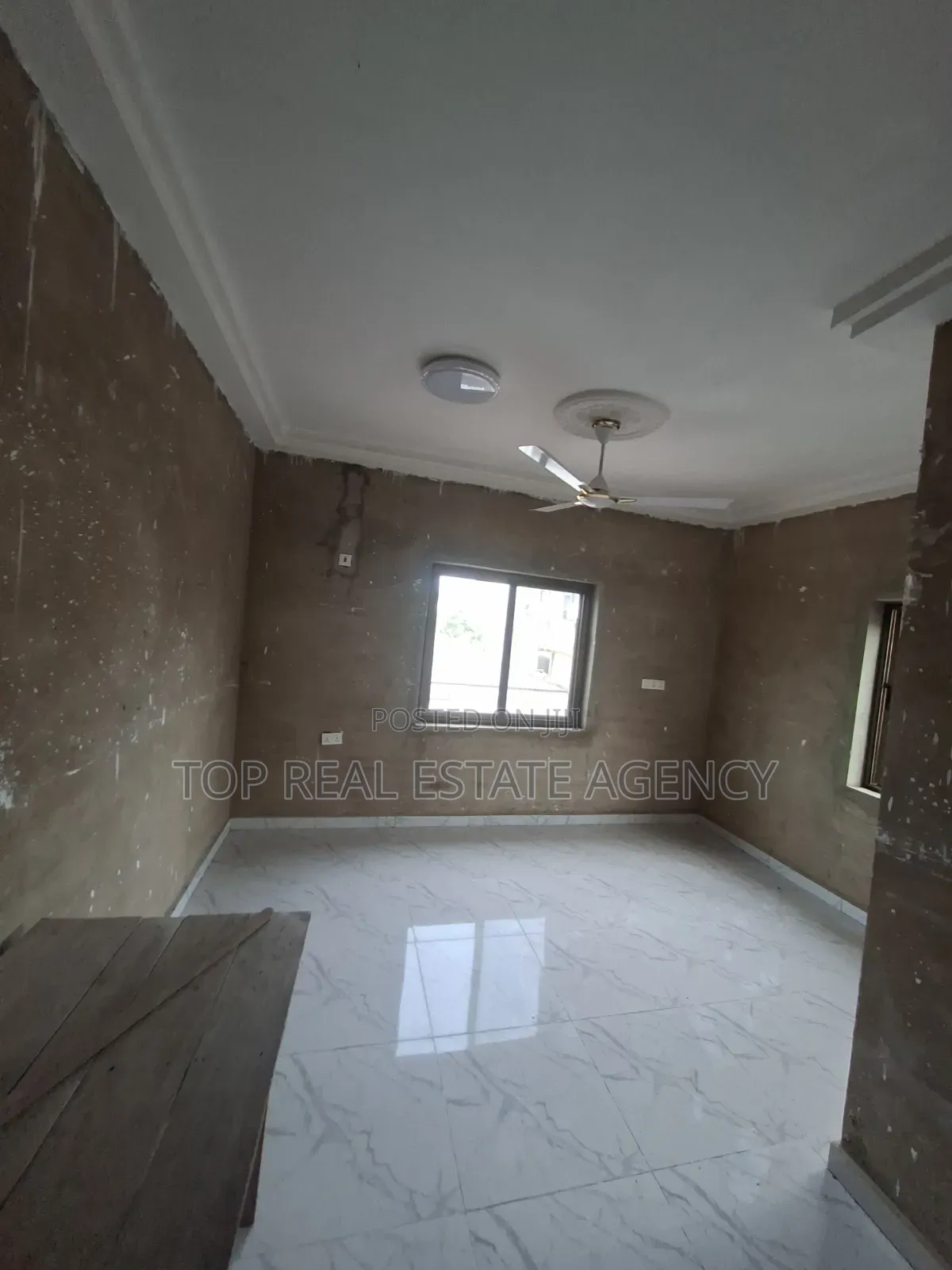 2bdrm Apartment in Madina Un, Zongo Junction for rent