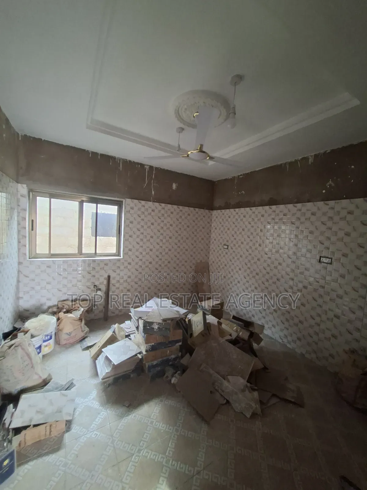2bdrm Apartment in Madina Un, Zongo Junction for rent