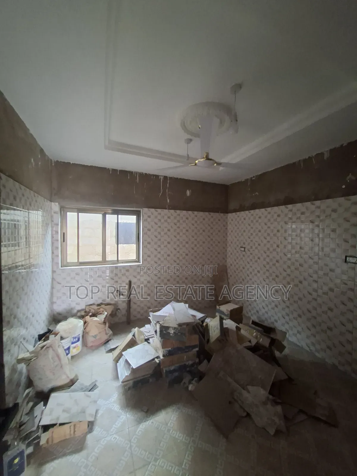 2bdrm Apartment in Madina Un, Zongo Junction for rent