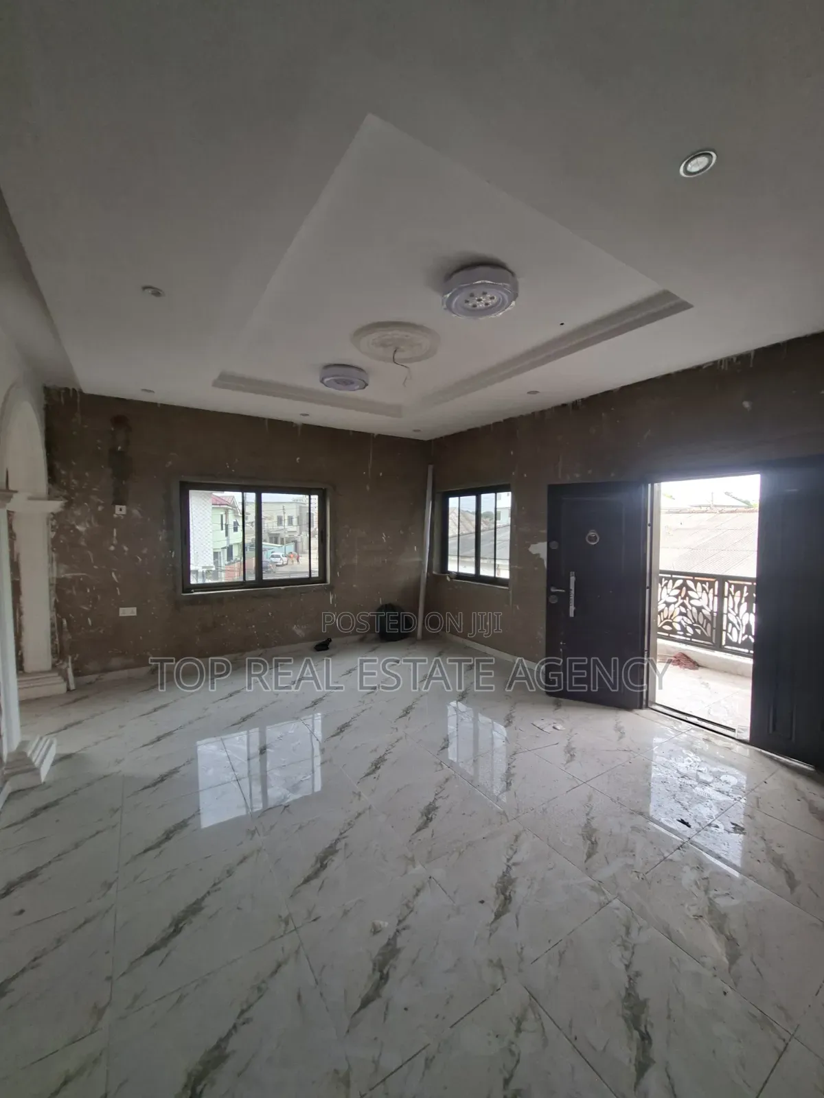 2bdrm Apartment in Madina Un, Zongo Junction for rent