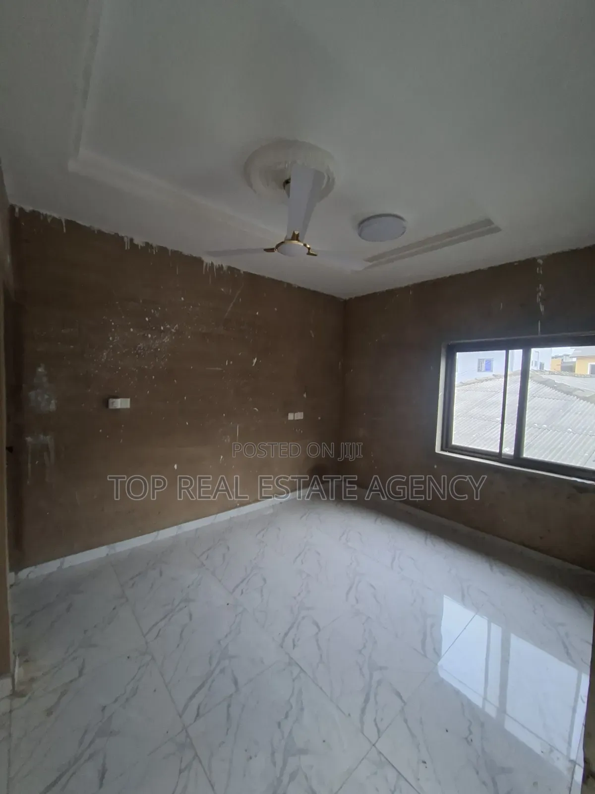 2bdrm Apartment in Madina Un, Zongo Junction for rent