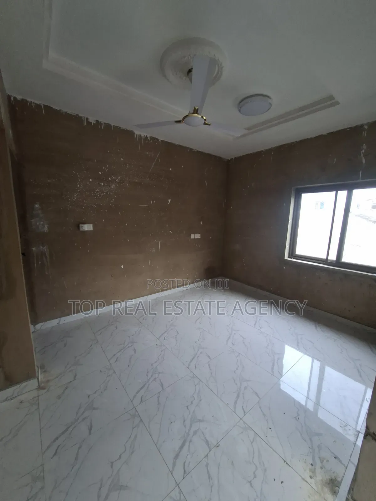 2bdrm Apartment in Madina Un, Zongo Junction for rent