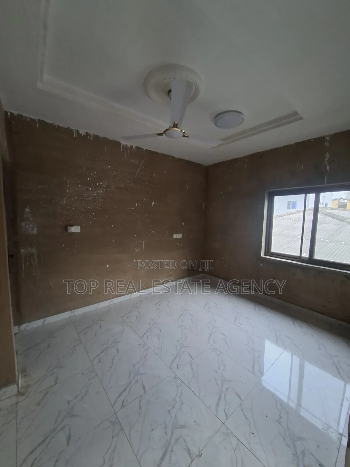2bdrm Apartment in Madina Un, Zongo Junction for rent