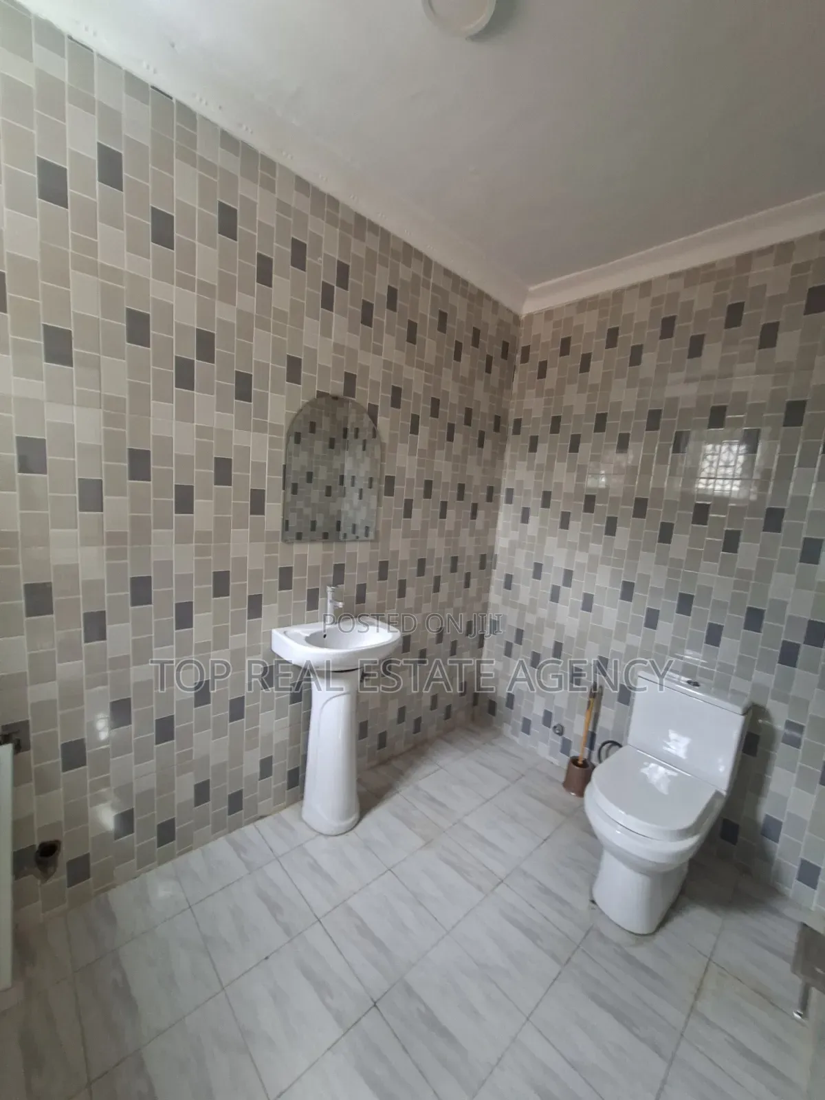 2bdrm Apartment in Oyarifa Kb, Owusu Ansah for rent
