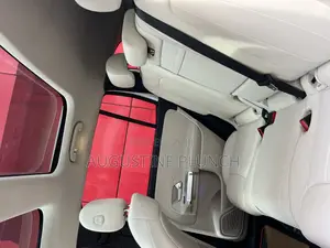 Mercedes-Benz GLB-Class 2023 White