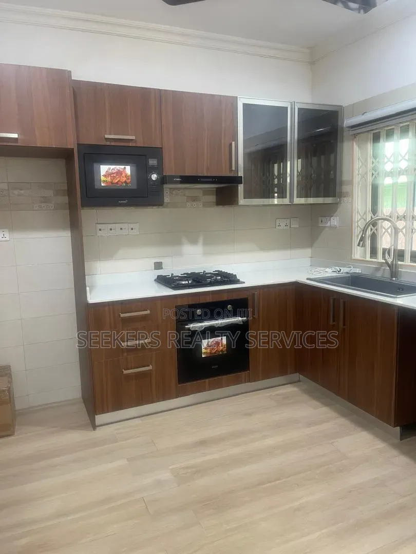 4bdrm House in Seekers Realty, Baatsona Total for rent