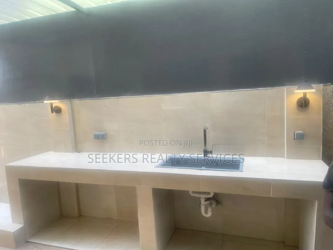 4bdrm House in Seekers Realty, Baatsona Total for rent