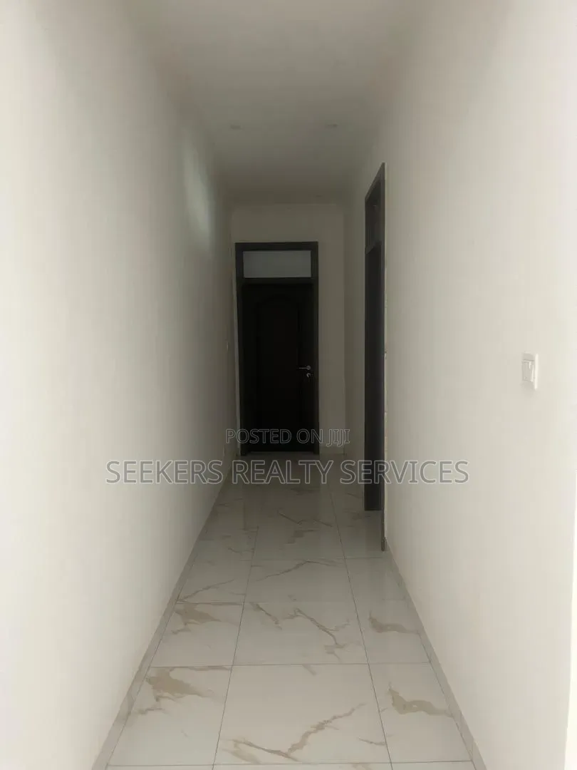 4bdrm House in Seekers Realty, Baatsona Total for rent