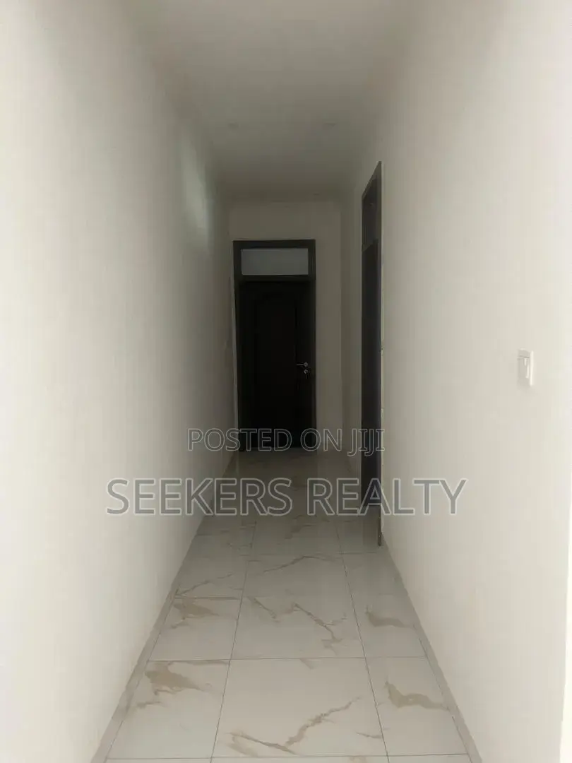 4bdrm House in Seekers Realty, Baatsona Total for rent