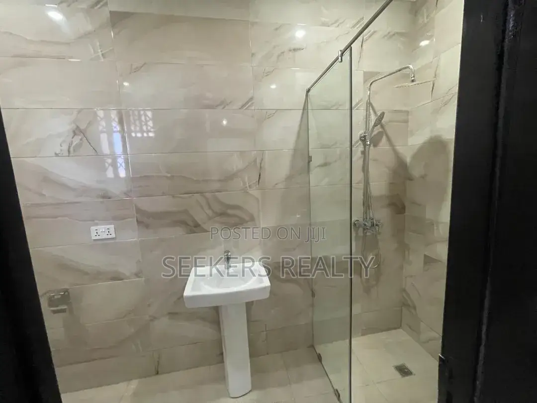 4bdrm House in Seekers Realty, Baatsona Total for rent
