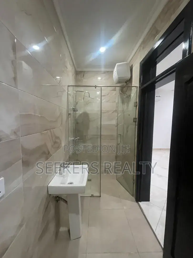 4bdrm House in Seekers Realty, Baatsona Total for rent