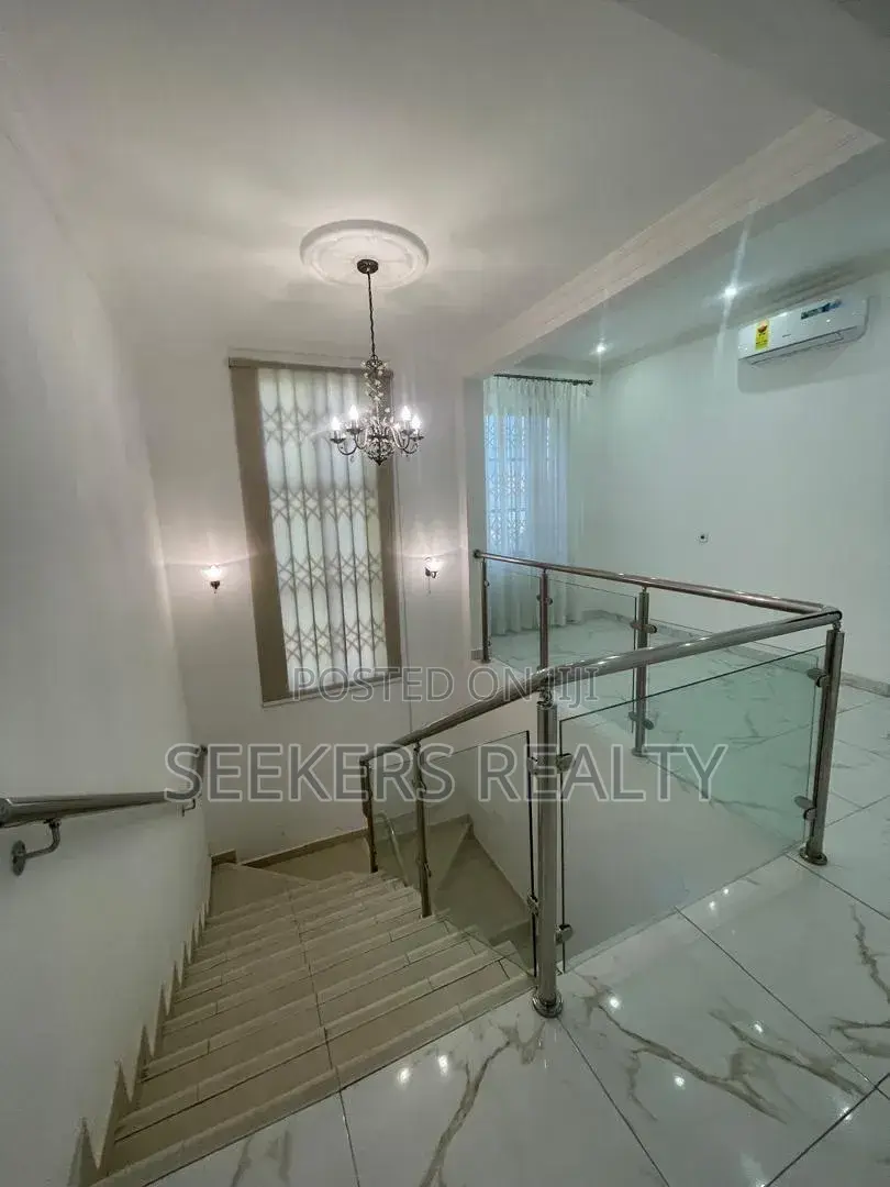 4bdrm House in Seekers Realty, Baatsona Total for rent