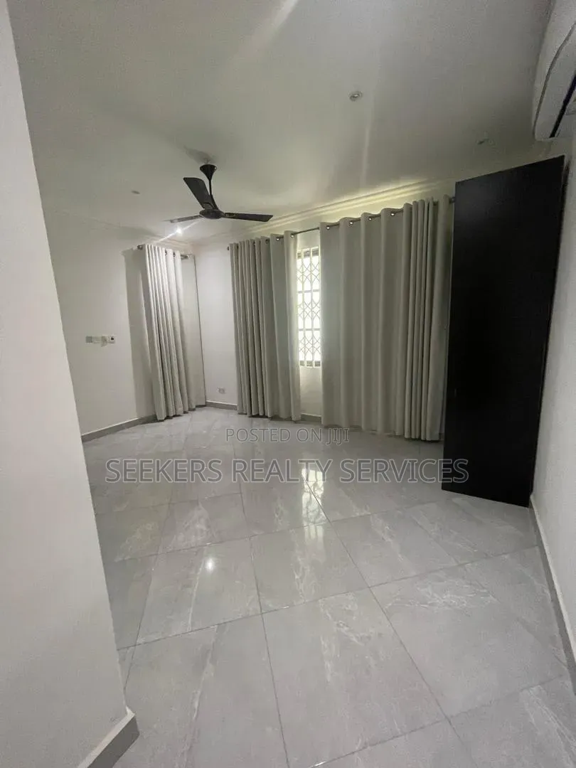 4bdrm House in Seekers Realty, Baatsona Total for rent