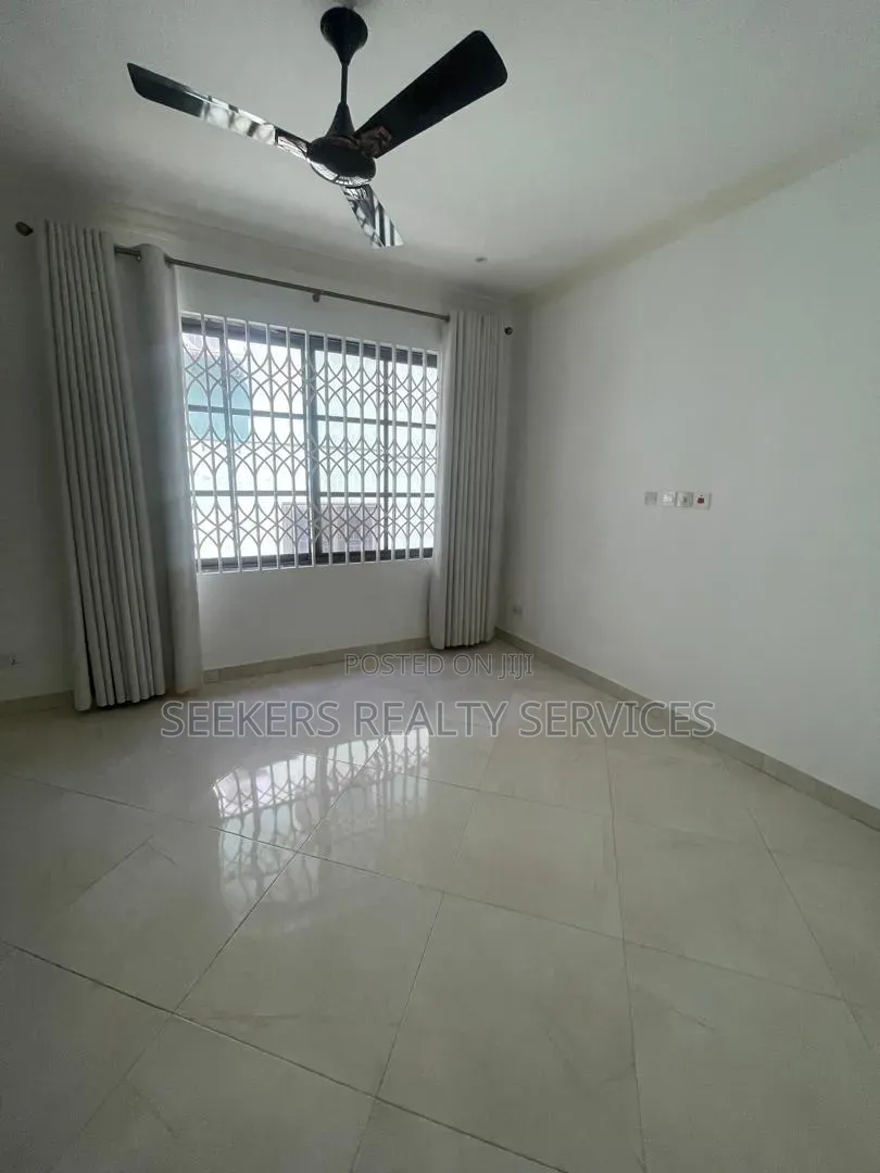 4bdrm House in Seekers Realty, Baatsona Total for rent