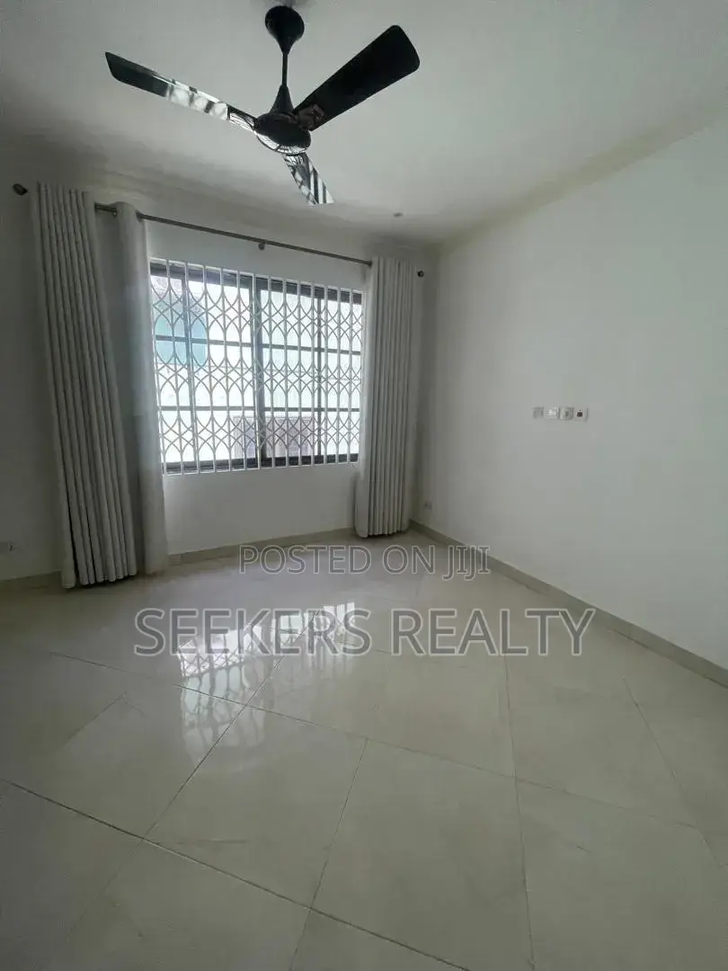 4bdrm House in Seekers Realty, Baatsona Total for rent