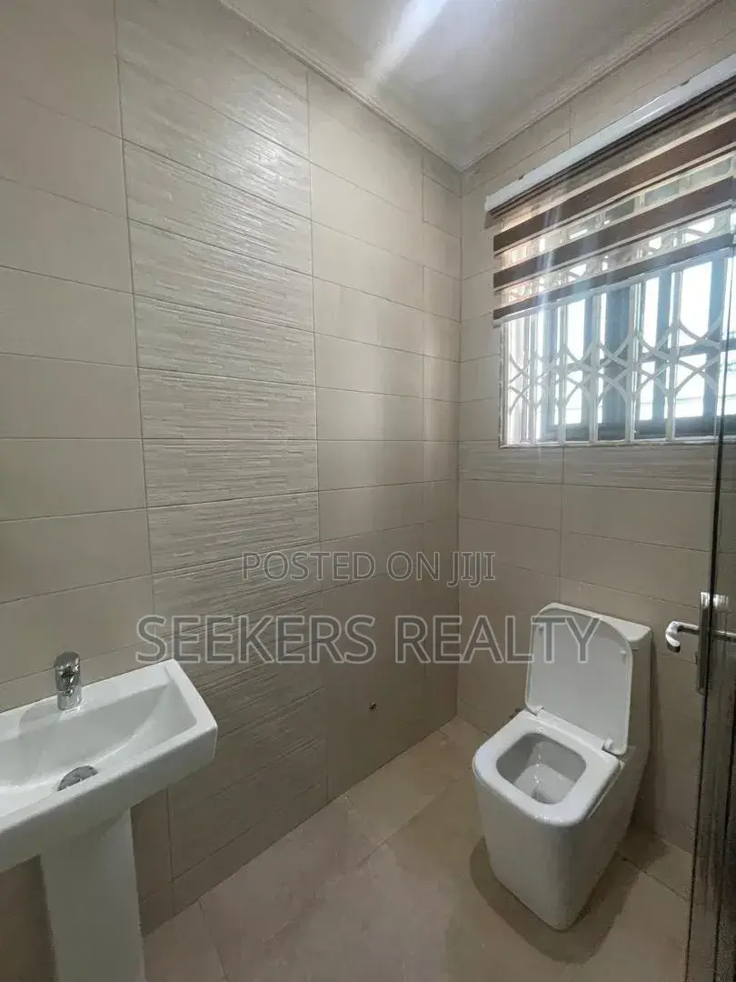 4bdrm House in Seekers Realty, Baatsona Total for rent