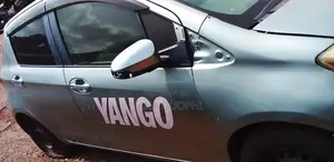 Toyota Vitz 2012 Silver