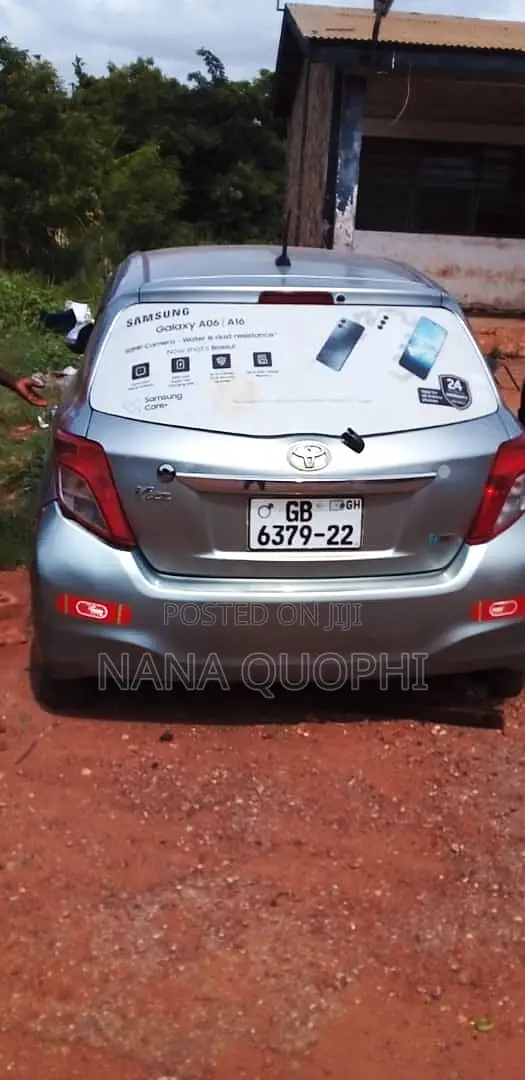 Toyota Vitz 2012 Silver