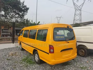 Hyundai H-100 2000 Yellow